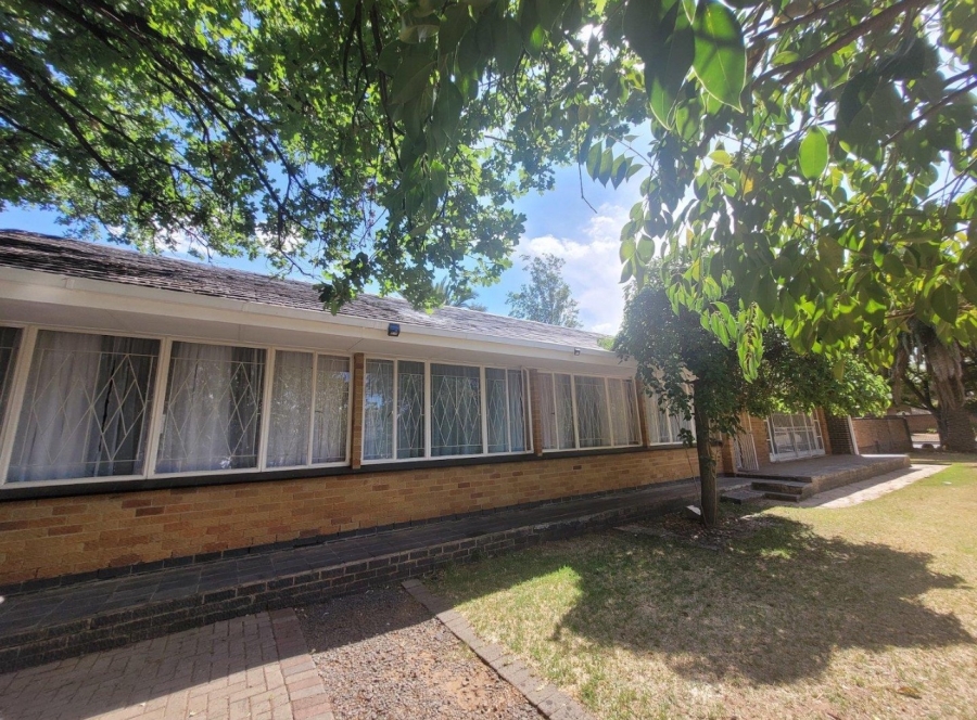 5 Bedroom Property for Sale in Dan Pienaar Free State